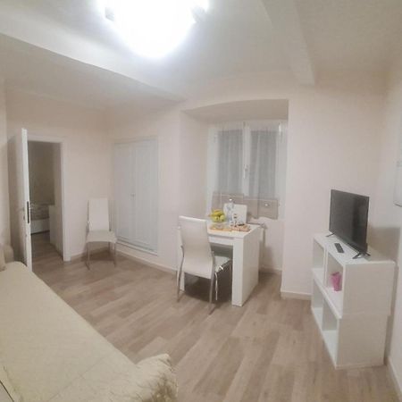 Trilocale Nel Centro Di Sampierdarena Appartement Genua Buitenkant foto